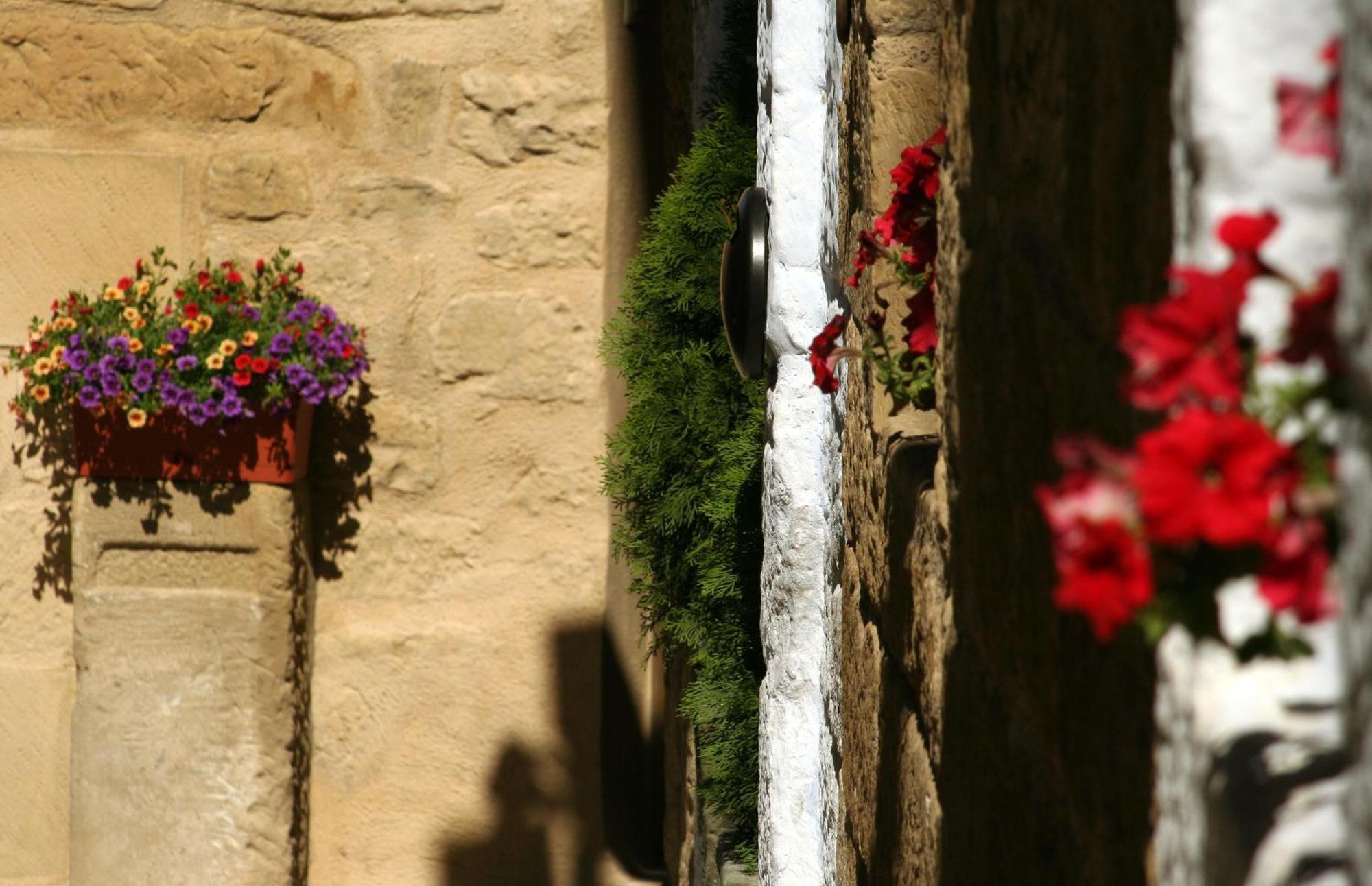 Posada De Uncastillo ภายนอก รูปภาพ